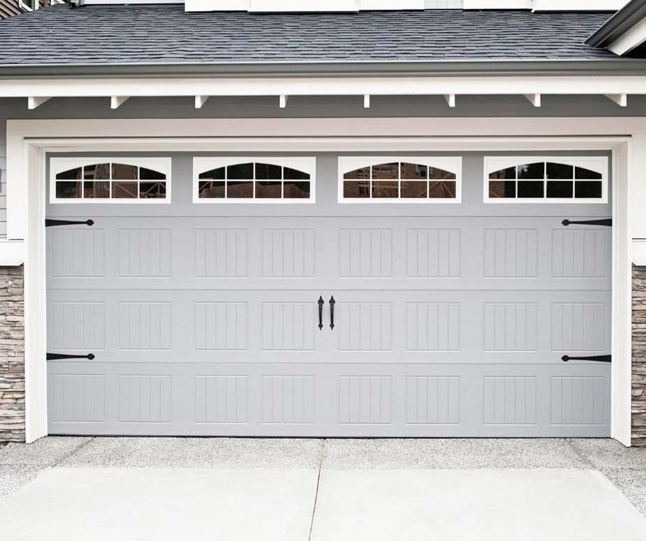 garage door with windows